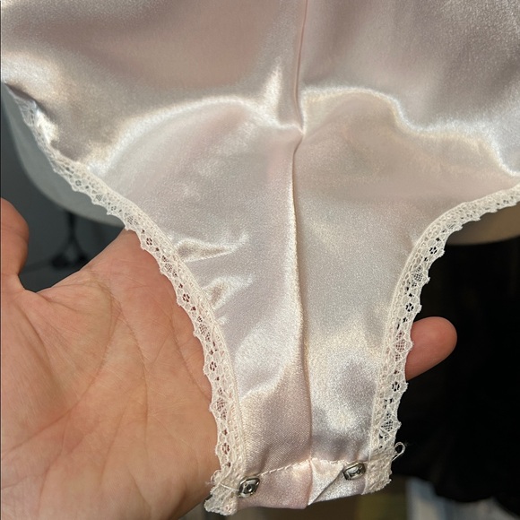 Vintage Delicates light pink polyester satin lace chemise size M - Picture 6 of 16